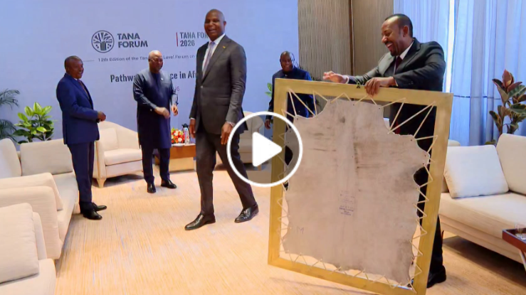 PM Abiy Ahmed Presents Gifts to African Leaders at Tana Forum
